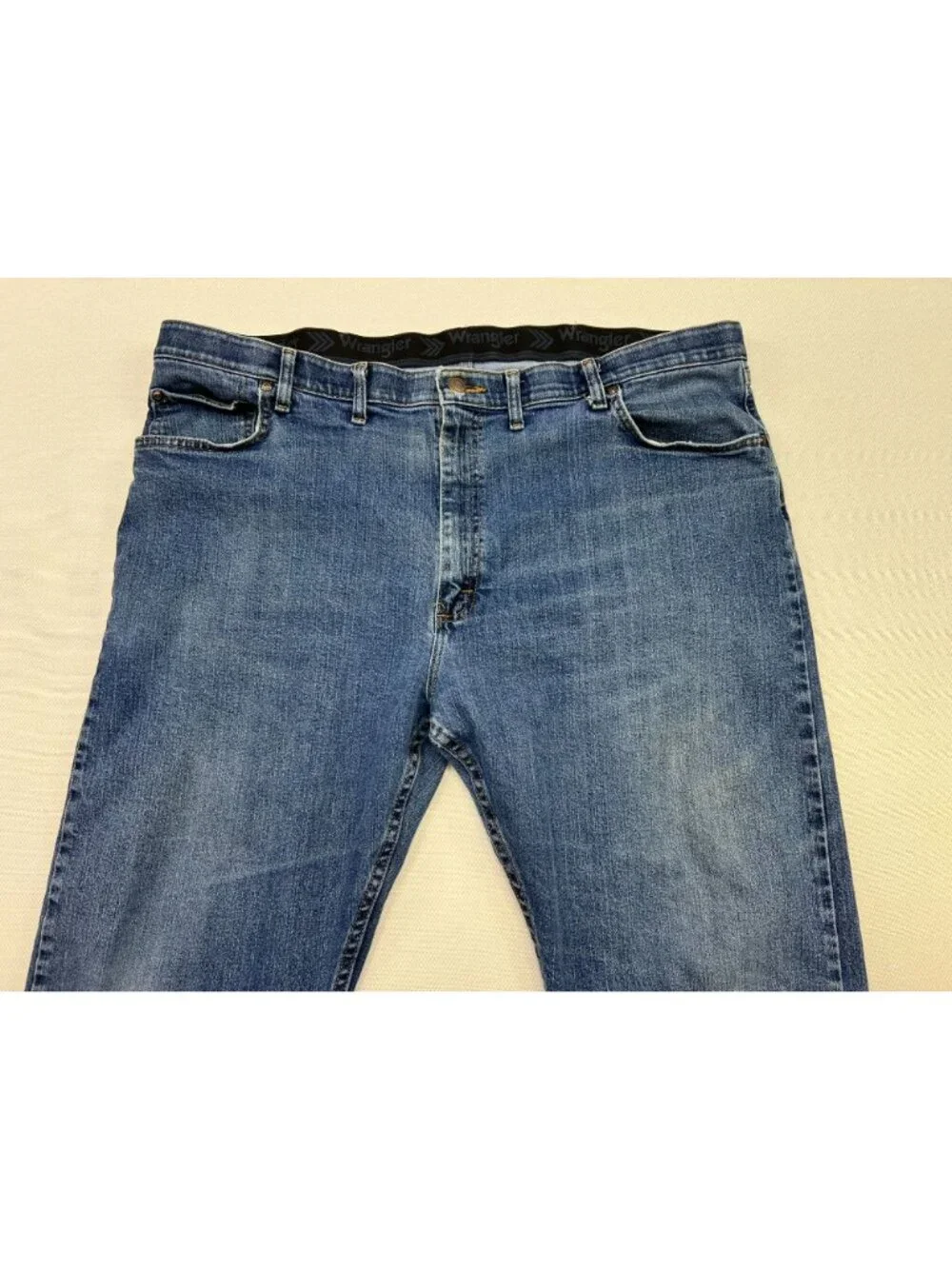 Wrangler Men's Regular Fit Straight Leg Jeans Stretch Denim 44x29 Blue Mid Wash